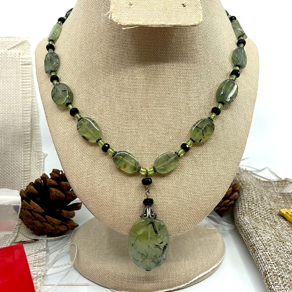 Jewelry - 🌿Beautiful Vintage Prehnite & Black Beaded Necklace 925 Adjustable Necklace